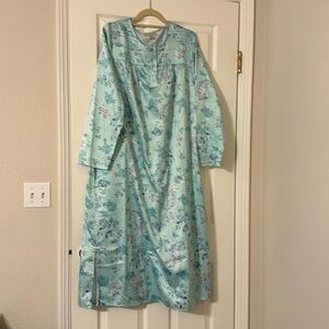 Appleseed Women’s Long Sleeve Nightgown. Large